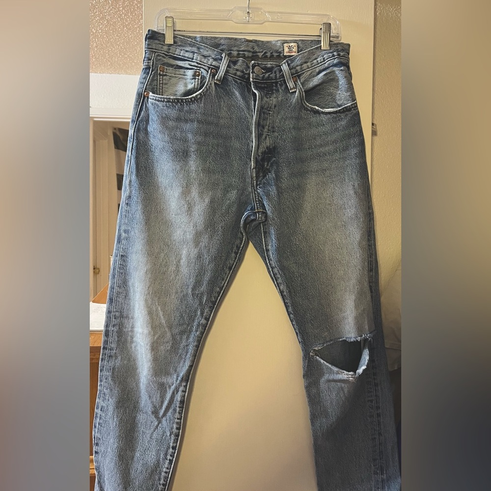 Rare Levi White oak skinny jeans with ripped knee. Good condition!